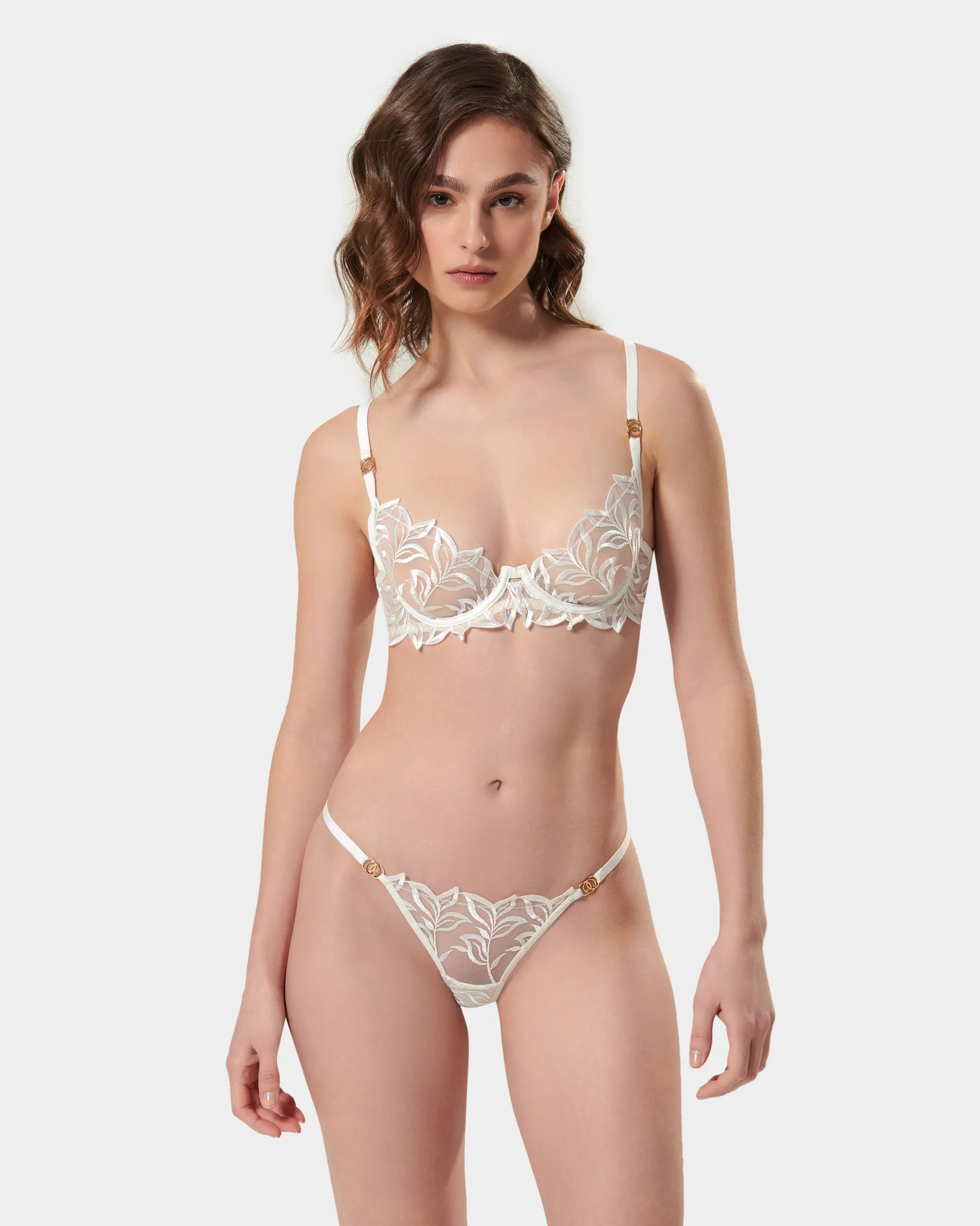 Set: Isadora White